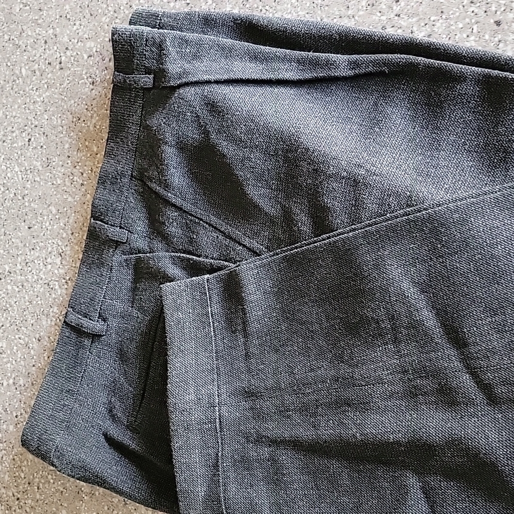 Claiborne men's size 38, single pleat, hem 30" cuffed. Woven mix blend. Charcoal